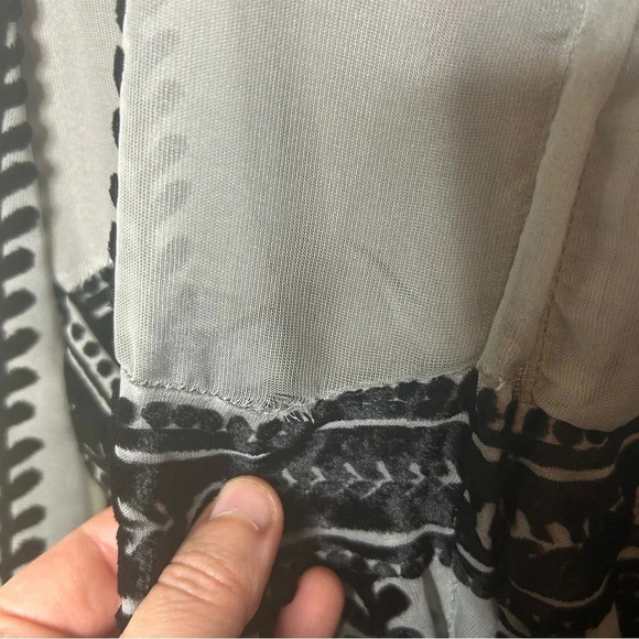 Boston Proper Gray Tunic with Black Burnout Velvet Details Size Small - Picture 6 of 7